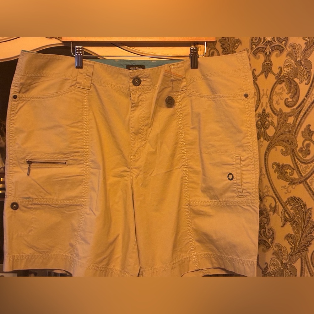 Eddie Bauer Women’s Beige Cargo Shorts